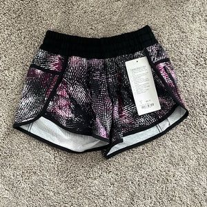 NWT Size 4 Lululemon Tracker Short III
